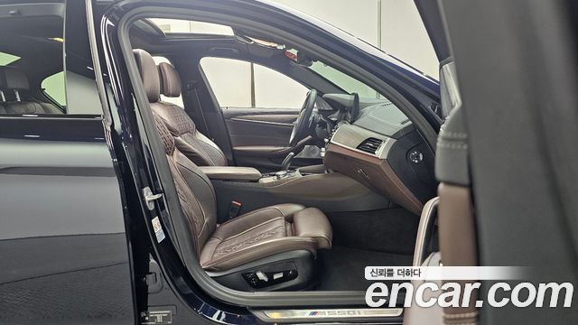 BMW 5 Series (G30) M550i xDrive 2021 — фото 26