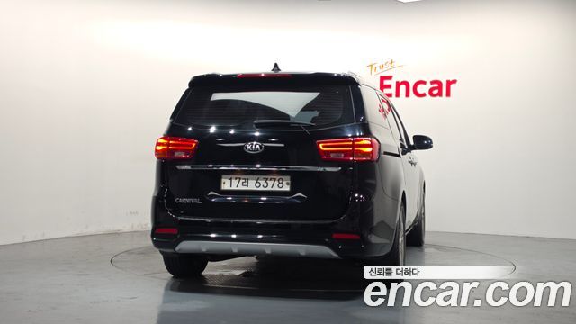 Kia Carnival 9-Seater Noblesse Special 2019 — фото 4