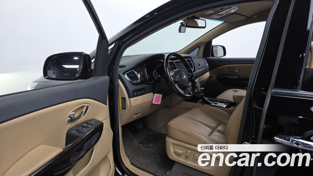 Kia Carnival 9-Seater Noblesse Special 2019 — фото 10