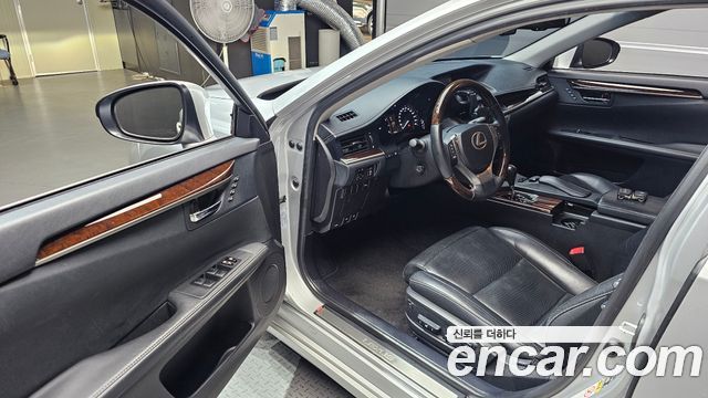 Lexus ES350 Executive XV60 2013 — фото 10