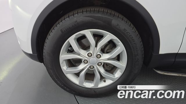 Land Rover Discovery 5 2.0 SD4 SE 2018 — фото 5