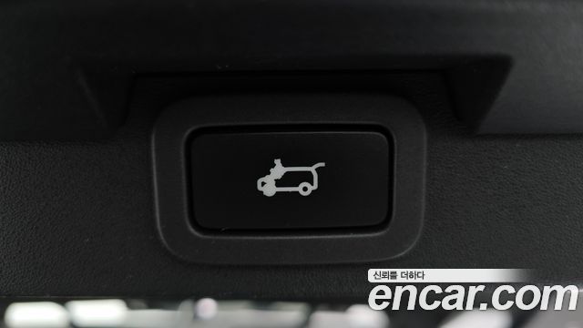 Land Rover Discovery 5 2.0 SD4 SE 2018 — фото 17