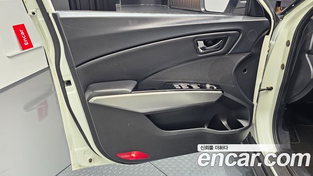 KG Mobility (SsangYong) Tivoli VX 2WD 2016 — фото 24