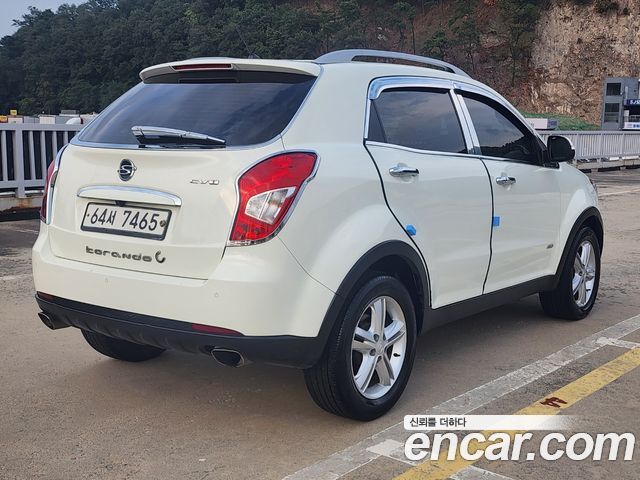KG Mobility (SsangYong) Korando C 2.0 CVT 4WD Deluxe 2014 — фото 6