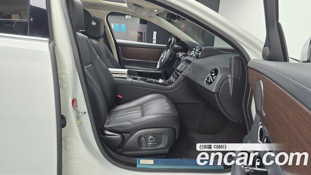 Jaguar XJ 2.0 Luxury SWB X351 2016 — фото 32