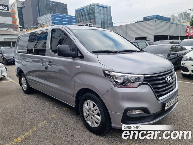 Hyundai Grand Starex Van 5-Seater Smart