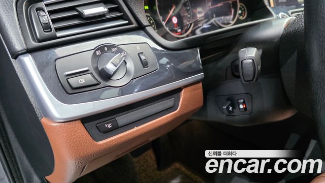 BMW 5 Series (F10) 520d xDrive 2015 — фото 16