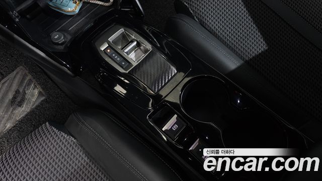 Peugeot e-2008 (II) EV GT 2023 — фото 9