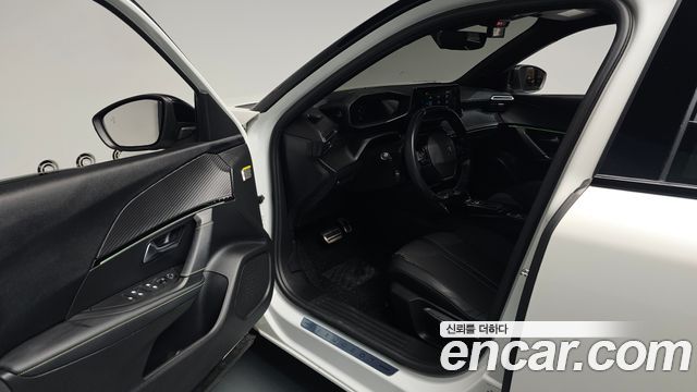 Peugeot e-2008 (II) EV GT 2023 — фото 10