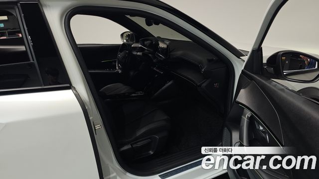 Peugeot e-2008 (II) EV GT 2023 — фото 11