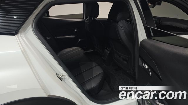 Peugeot e-2008 (II) EV GT 2023 — фото 12