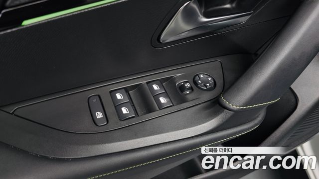 Peugeot e-2008 (II) EV GT 2023 — фото 18