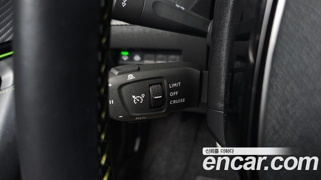 Peugeot e-2008 (II) EV GT 2023 — фото 19