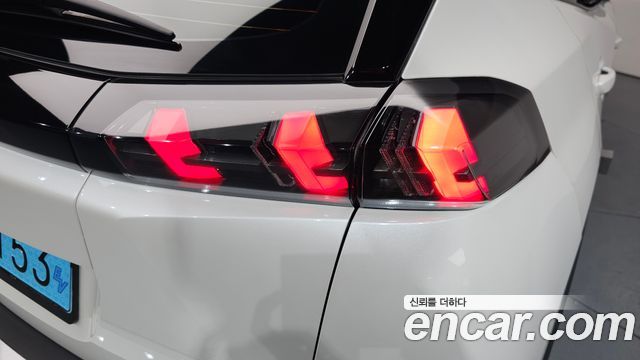 Peugeot e-2008 (II) EV GT 2023 — фото 23
