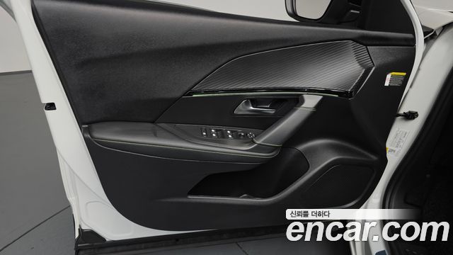 Peugeot e-2008 (II) EV GT 2023 — фото 24