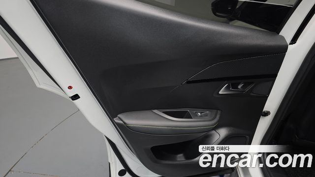 Peugeot e-2008 (II) EV GT 2023 — фото 25