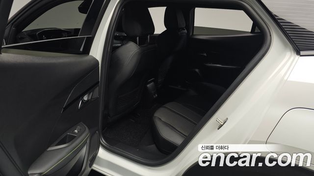Peugeot e-2008 (II) EV GT 2023 — фото 26
