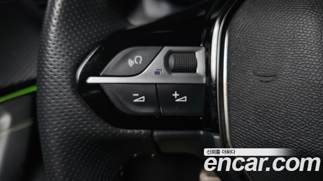 Peugeot e-2008 (II) EV GT 2023 — фото 29