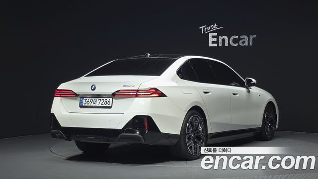 BMW 5 Series (G60) 530e M Sport 2024 — фото 2