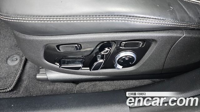 Genesis G90 3.3 T AWD Premium Luxury 2019 — фото 31