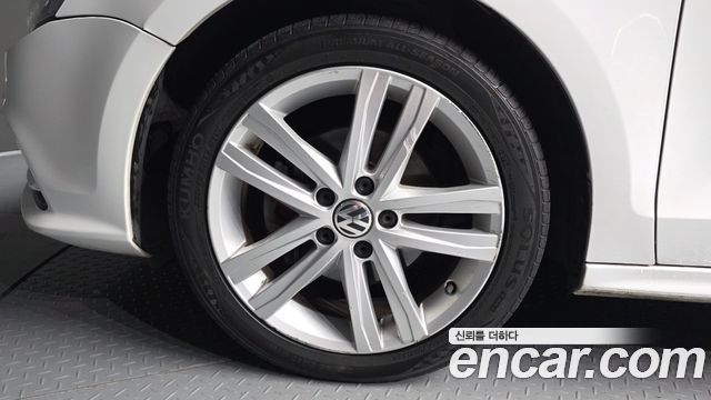 Volkswagen Jetta 2.0 TDI BlueMotion Premium 6th 2015 — фото 5