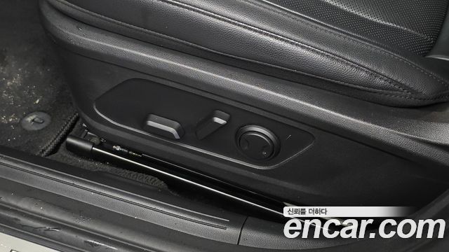 Hyundai Grandeur (GN7) 2,5 Gasoline 2WD Premium 2023 — фото 26