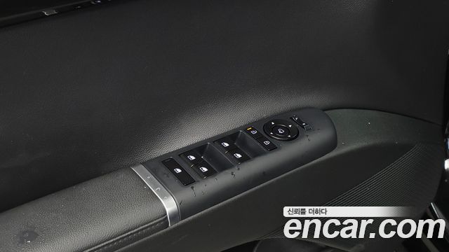 Hyundai Grandeur (GN7) 2,5 Gasoline 2WD Premium 2023 — фото 32