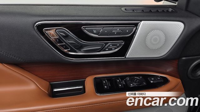 Lincoln Navigator (IV) 3.5L 2021 — фото 41