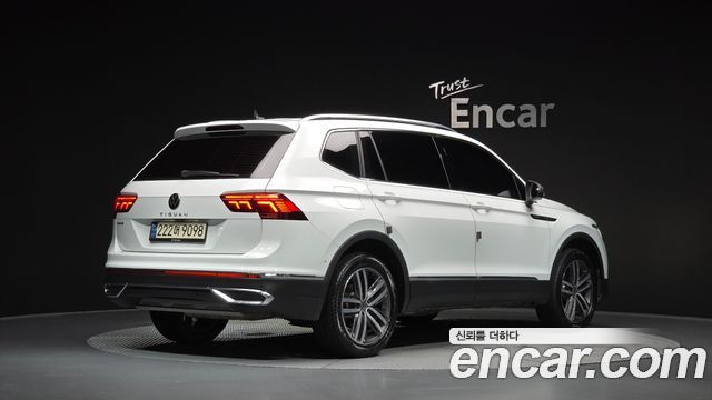 Volkswagen Tiguan Allspace 2.0 TSI Prestige 2023 — фото 2