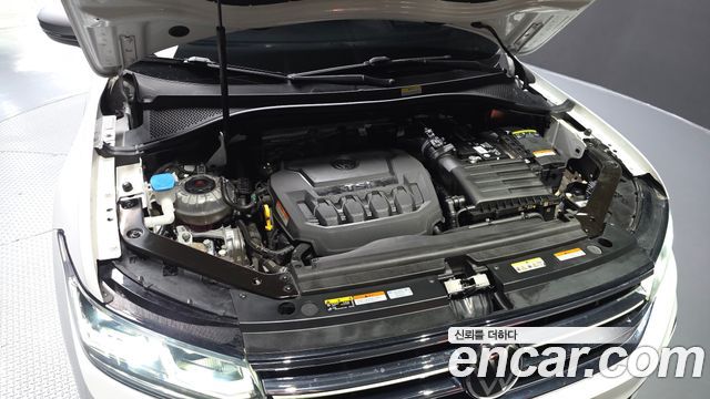 Volkswagen Tiguan Allspace 2.0 TSI Prestige 2023 — фото 6