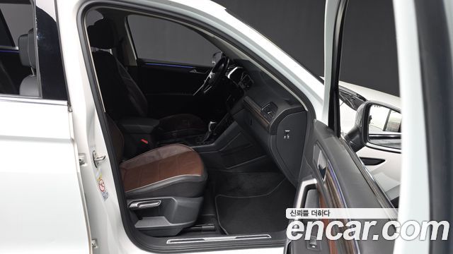 Volkswagen Tiguan Allspace 2.0 TSI Prestige 2023 — фото 11