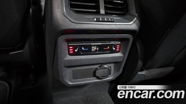 Volkswagen Tiguan Allspace 2.0 TSI Prestige 2023 — фото 18