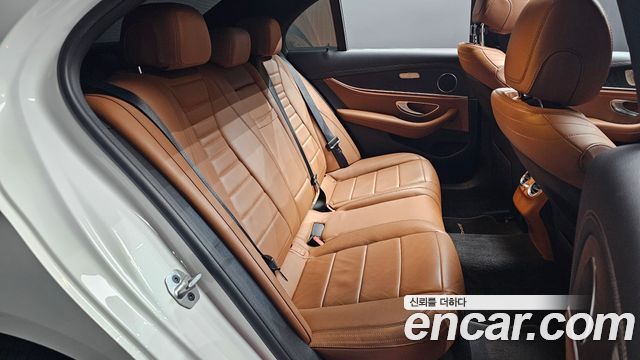 Mercedes-Benz E-Class (W213) E220d 4MATIC AMG Line 2021 — фото 11
