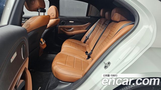 Mercedes-Benz E-Class (W213) E220d 4MATIC AMG Line 2021 — фото 12
