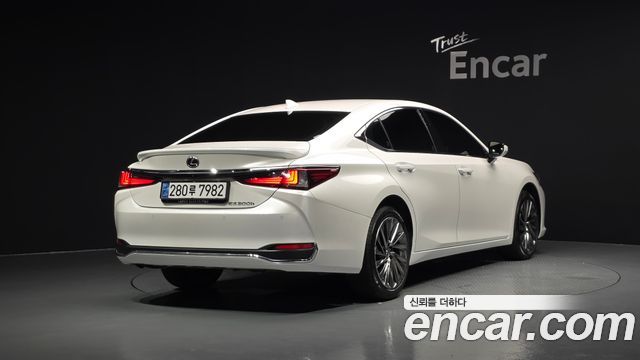 Lexus ES300h (VII) Luxury Plus 2024 — фото 2