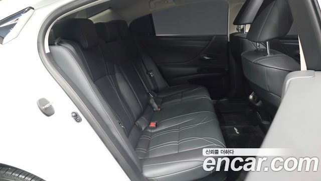 Lexus ES300h (VII) Luxury Plus 2024 — фото 12