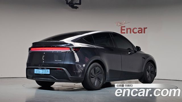 Tesla Model Y Long Range AWD 2025 — фото 2