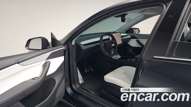 Tesla Model Y Long Range AWD 2025 — фото 10