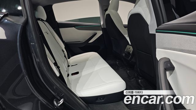 Tesla Model Y Long Range AWD 2025 — фото 15