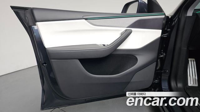 Tesla Model Y Long Range AWD 2025 — фото 30