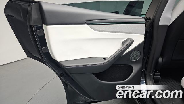 Tesla Model Y Long Range AWD 2025 — фото 31