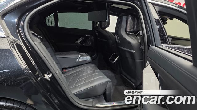 BMW i7 (G70) xDrive 60 M sport 2024 — фото 12