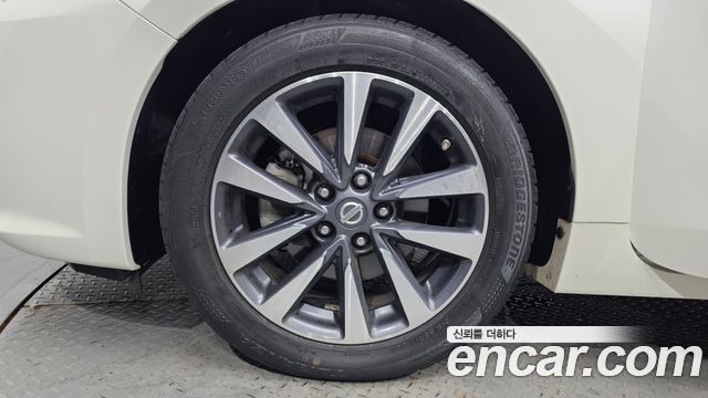 Nissan Altima 2.5 Tech L33 2017 — фото 5
