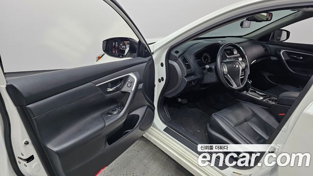 Nissan Altima 2.5 Tech L33 2017 — фото 10