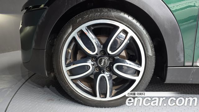 MINI Cooper S 5Door Standard 3rd 2019 — фото 5