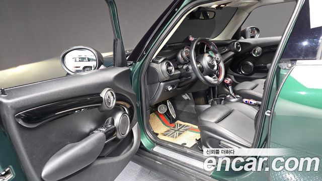 MINI Cooper S 5Door Standard 3rd 2019 — фото 10