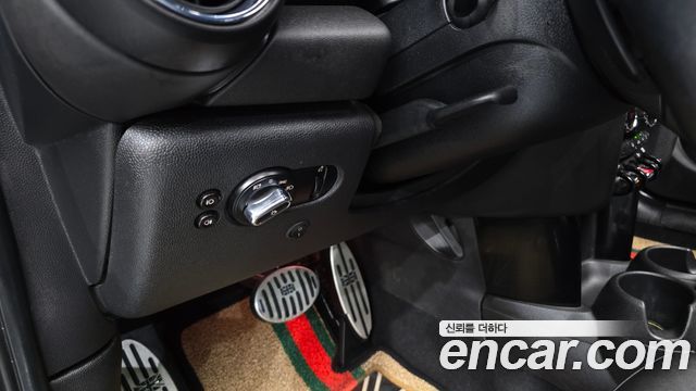MINI Cooper S 5Door Standard 3rd 2019 — фото 24