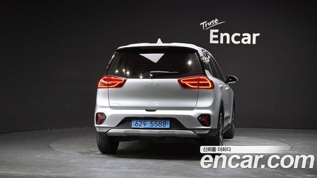 Kia Niro Plus Air 2023 — фото 4