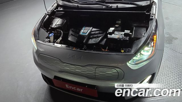 Kia Niro Plus Air 2023 — фото 6