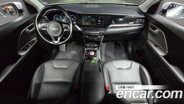 Kia Niro Plus Air 2023 — фото 7